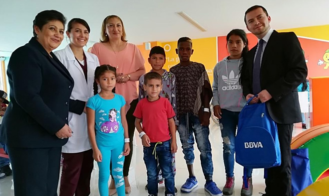 Niños Hospital Infantil los Ángeles reciben kits escolares