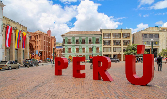 Nombre de Perú en la Plaza de Nariño