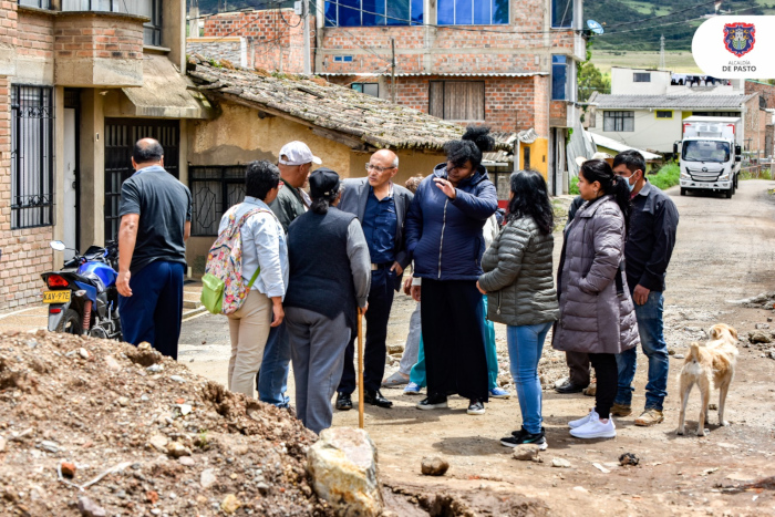 Alcalde Nicolás Toro visita la Comuna 10