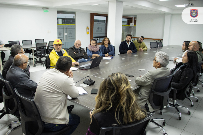 Alcaldía y Corpocarnaval dialogaron con los comerciantes de la Avenida los Estudiantes para fortalecer sus ventas en fin de año y carnavales