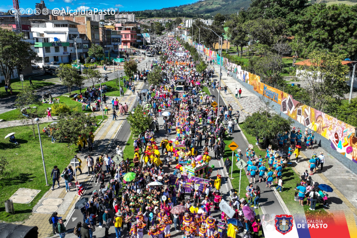 Más de 2.300 estudiantes llenaron de música y color las calles de Pasto durante el Carnaval de la Alegría Estudiantil