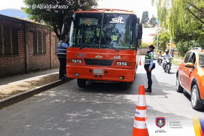 control a emisiones contaminantes de los buses de servicio público de Pasto 