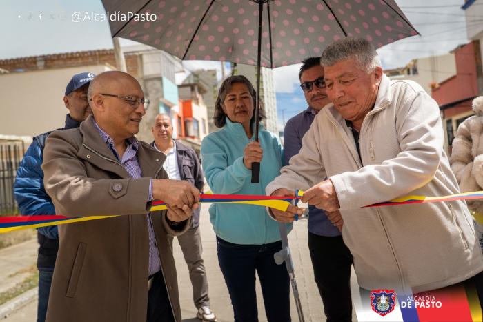 Alcalde Nicolás Toro entregó las obras de pavimentación