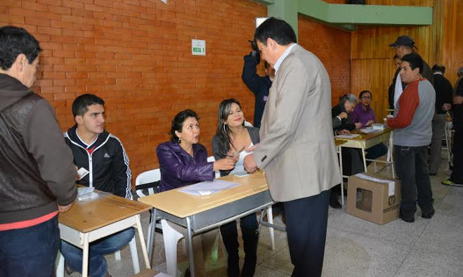 Alcalde votando - Pasto 2014