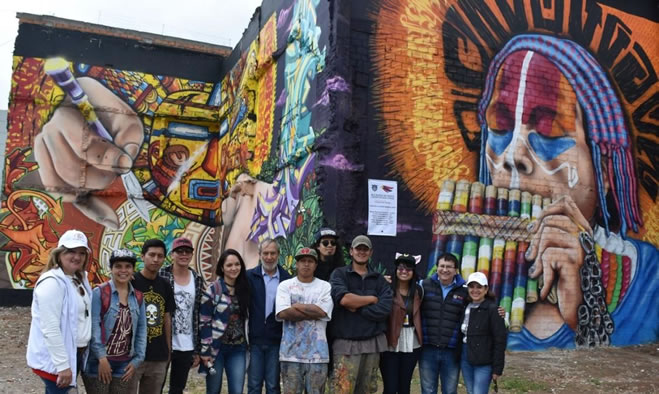 Mural jóvenes artistas y gobierno local