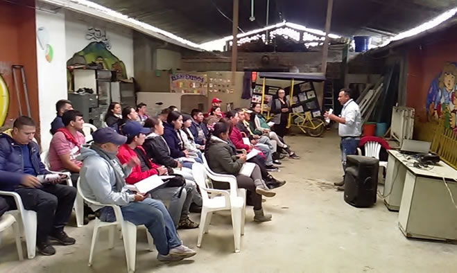 Vendedores mercado de El Potrerillo se capacitaron en cooperativismo y emprendimiento