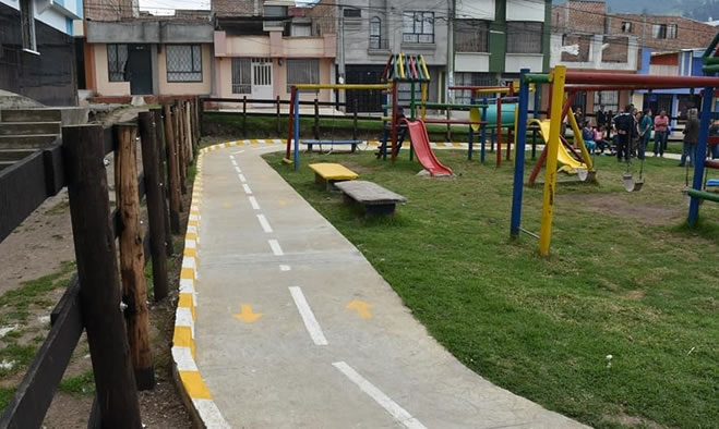 Habitantes de Nueva Aranda estrenan parque y pista de patinaje