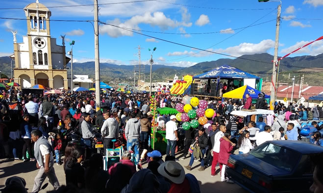 Fiestas de Guaguas de Pan en Jongovito