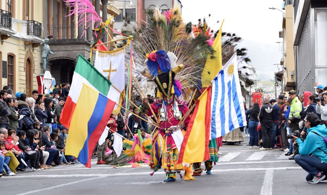 Desfile de Carnavales y Fiestas Tradicionales del Mundo