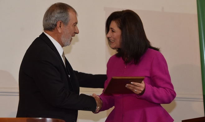 Reconocimiento a la presidenta de la Corte Constitucional