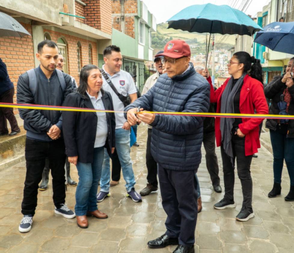 Alcalde Nicolás Toro entregó obras viales en los barrios Pandiaco, Quillotocto y Portal de Aranda