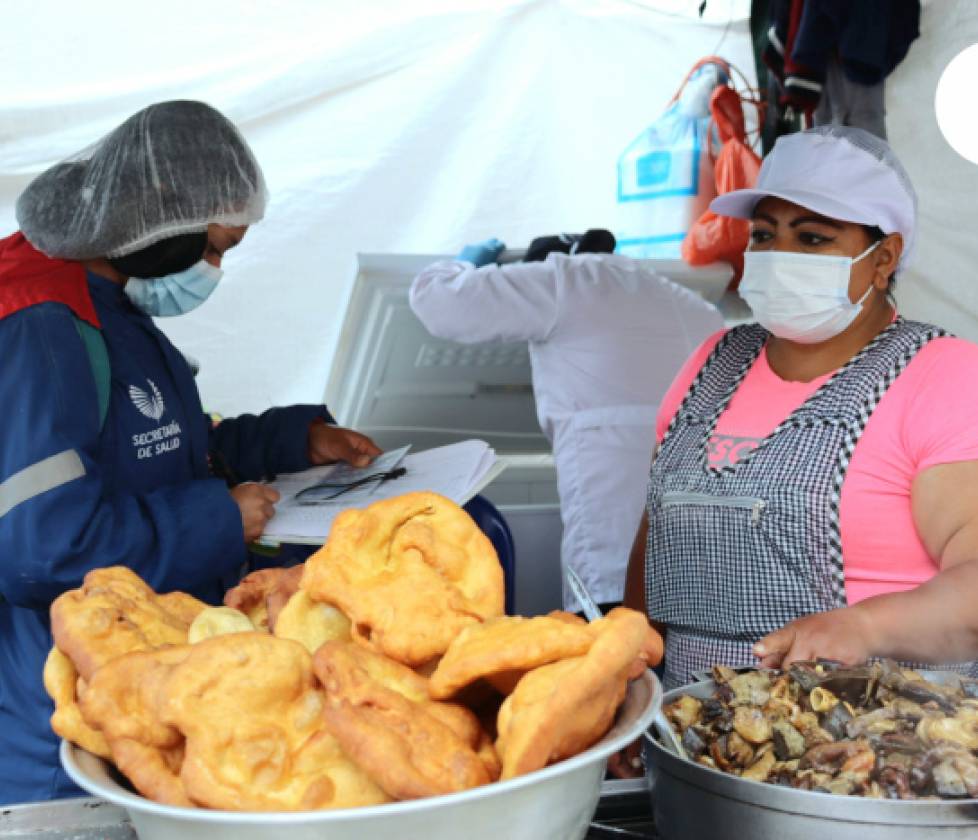 Secretaría de Salud refuerza controles en expendios de alimentos y bebidas durante el Carnaval de Negros y Blancos