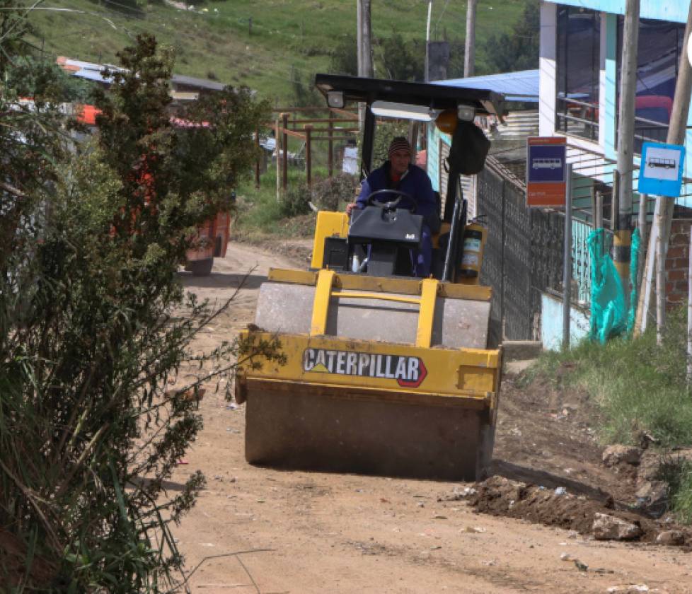 Secretaría de Infraestructura apoyó minga comunitaria de reparación vial en el corregimiento de Jamondino