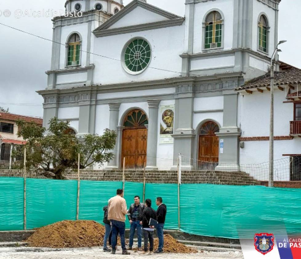 Secretaría de Infraestructura supervisa avances en los trabajos de instalación de cubiertas en polideportivos rurales