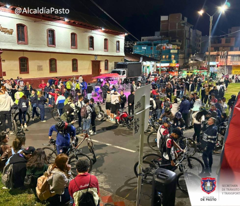 Masiva participación en ciclopaseo nocturno hacia el corregimiento de Obonuco organizado por la Secretaría de Tránsito y Transporte