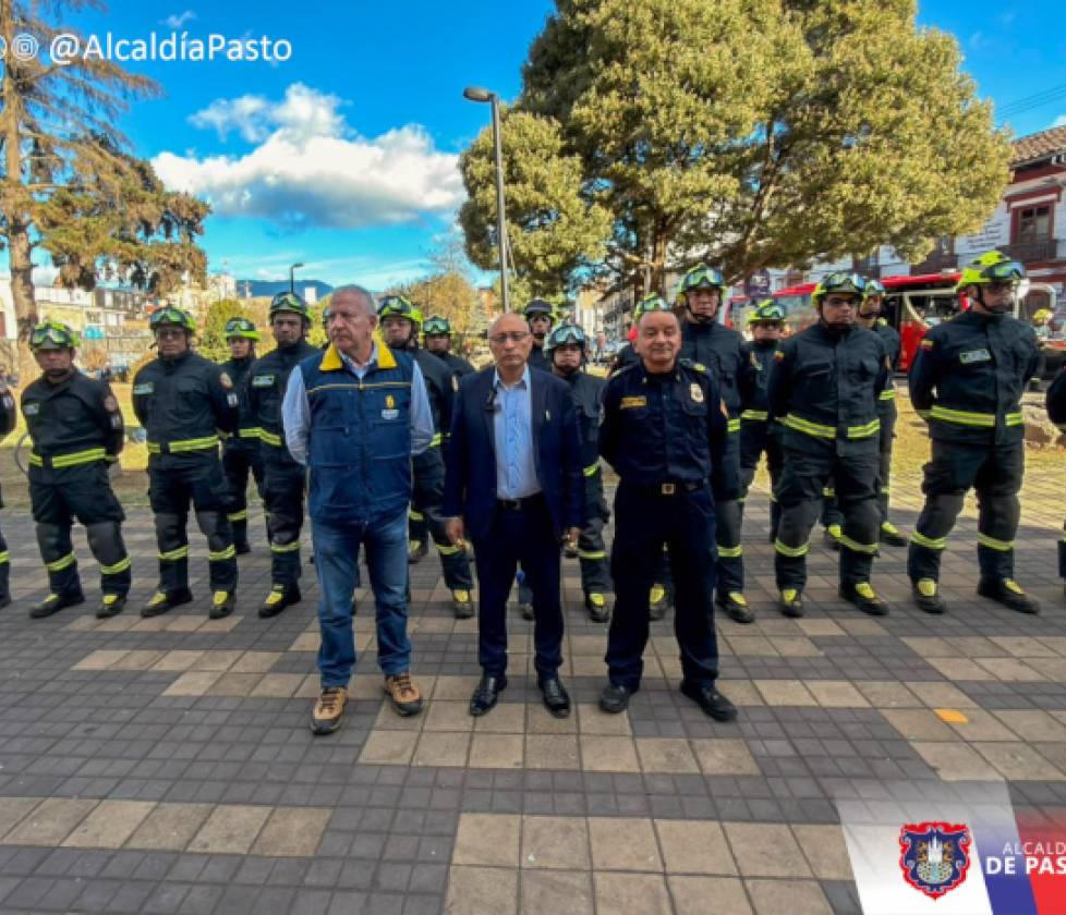 Bomberos de Pasto despliegan grupo USAR a Cali para apoyar labores de búsqueda y rescate tras el sismo
